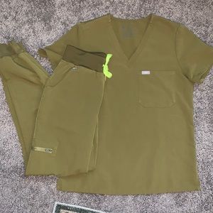 FIGS Scrubs set